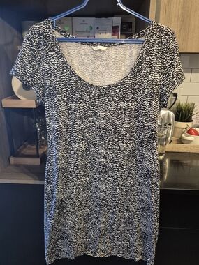 H&M Black and White Scoop Neck Short Sleeve Tunic